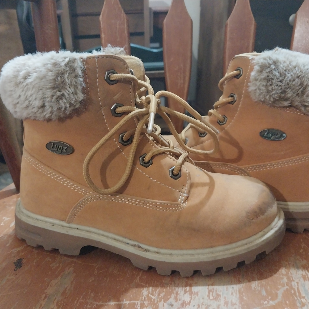 Lugs Girls boots slip resistant